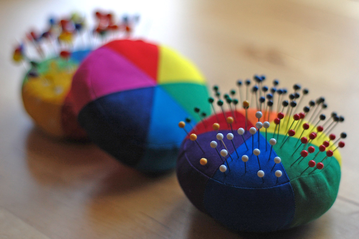 weallsew color wheel pincushion