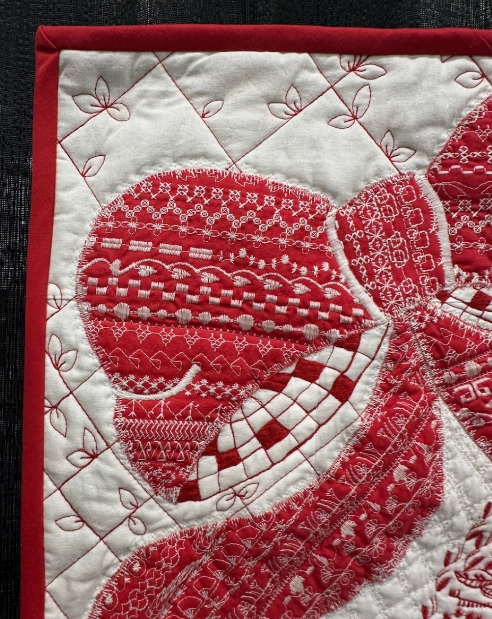 pencil-quilt-red-yasuyo-kon-corner.jpg