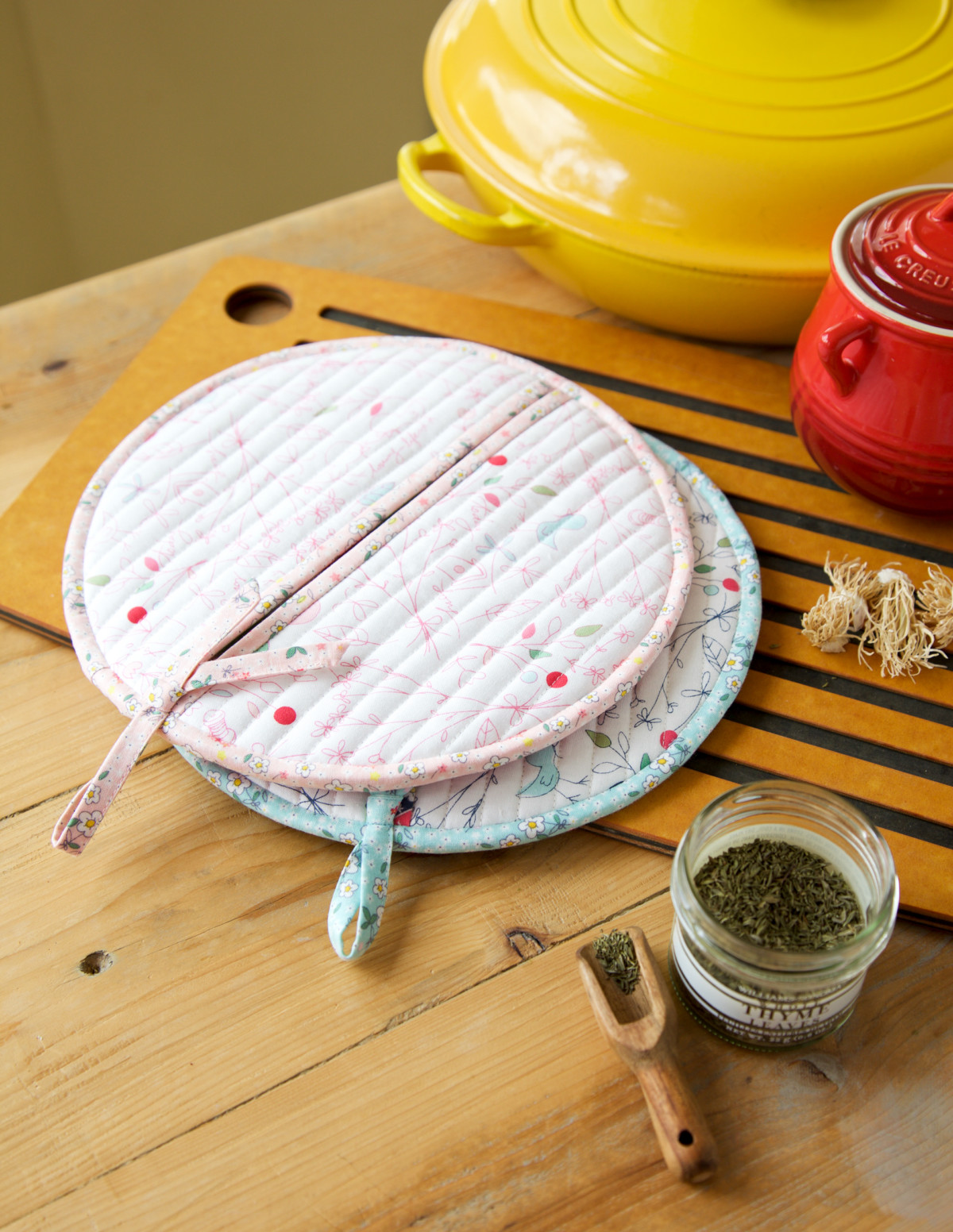 weallsew-circle-pot-holder.jpg